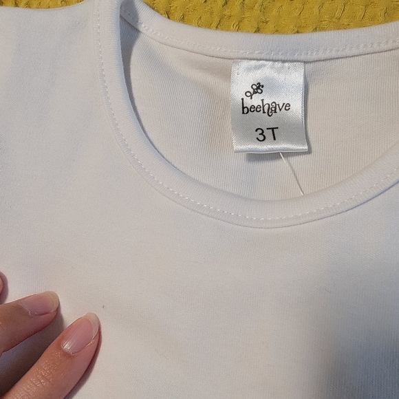 *New with tags* BeeHave 3T ruffled set - Picture 5 of 5